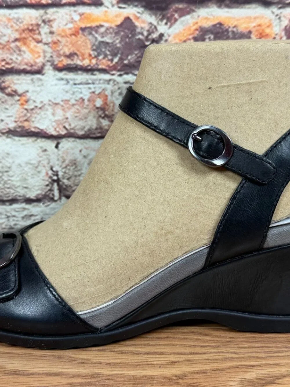 Dansko Leather Wedge Sandals Arielle Black Women's Sz 40 -9.5/10 Buckle Comfort